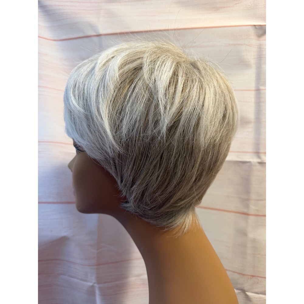 White light brown pixie wig - Picture 2 of 5